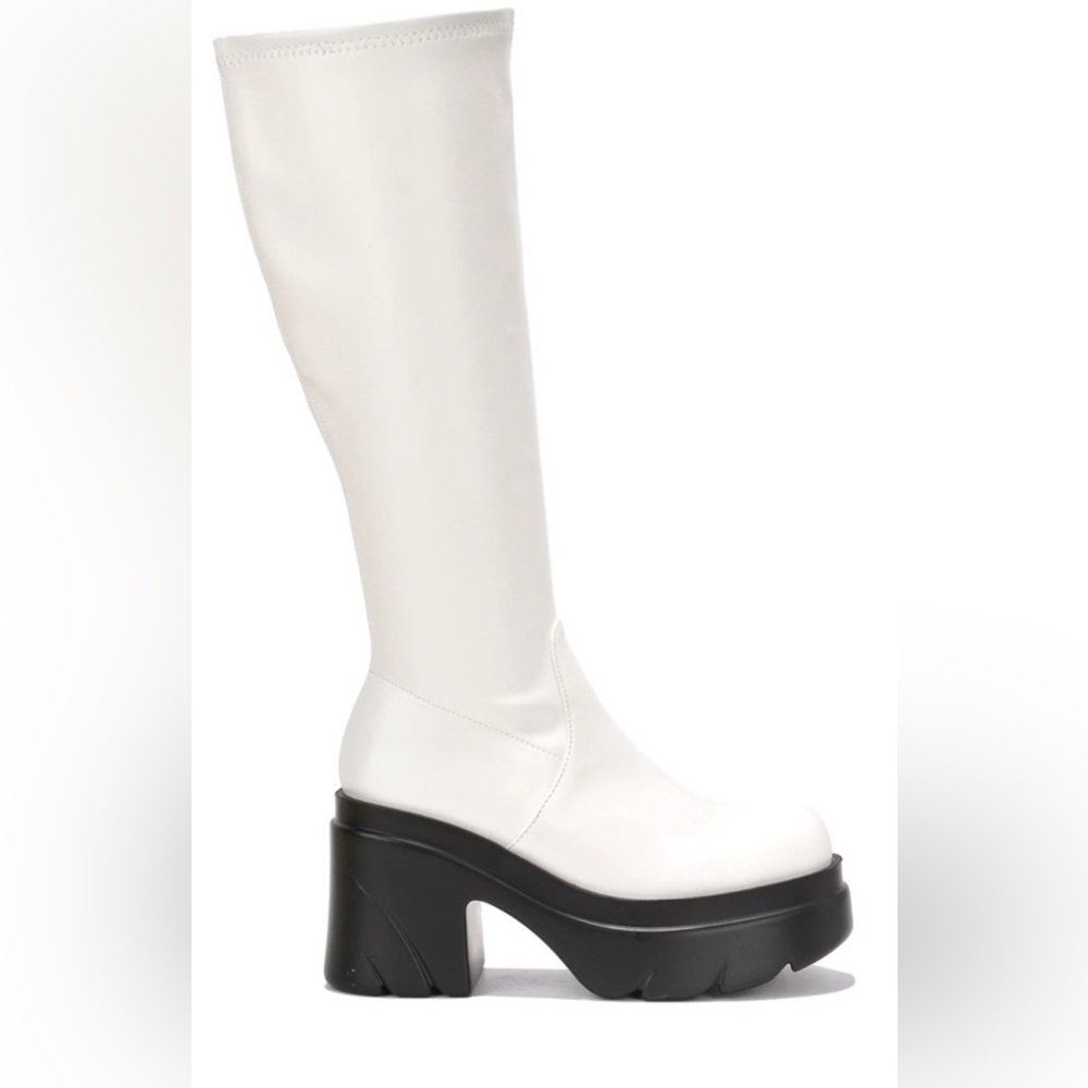 Brand new boots size 8